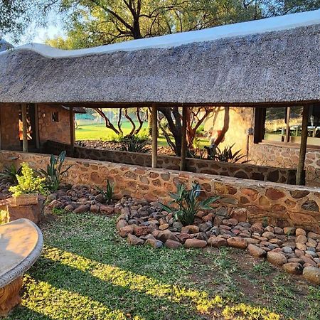 Rocking Giraffe Bush Lodge Groot-Marico Exterior photo