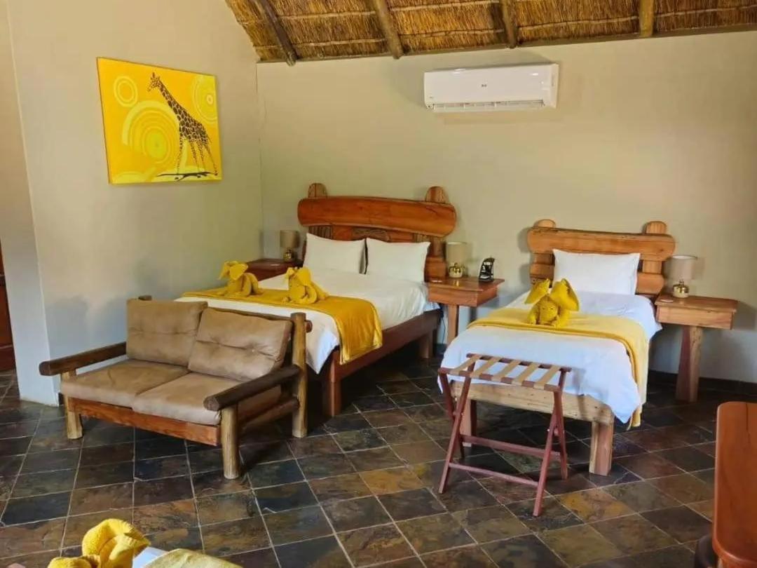Rocking Giraffe Bush Lodge Groot-Marico Exterior photo