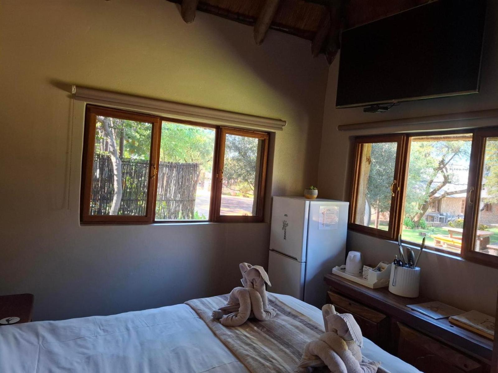Rocking Giraffe Bush Lodge Groot-Marico Exterior photo