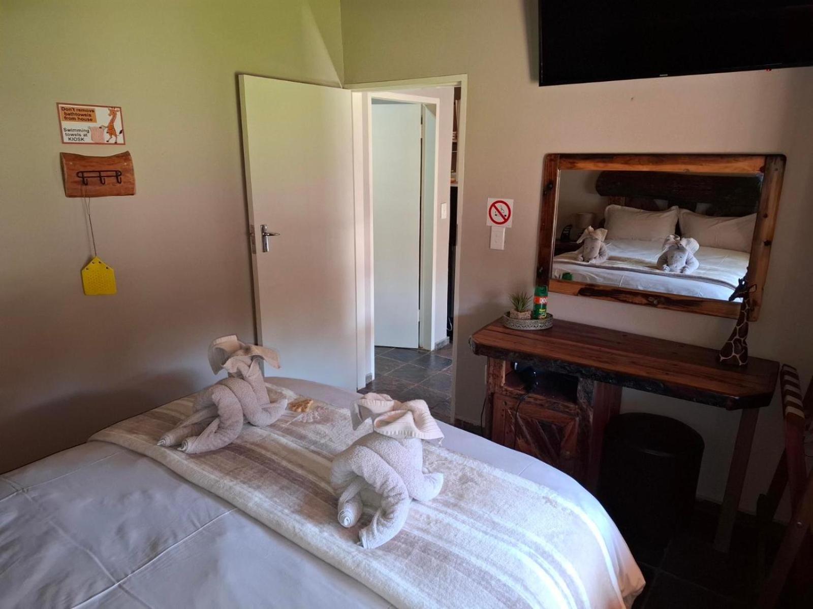 Rocking Giraffe Bush Lodge Groot-Marico Room photo