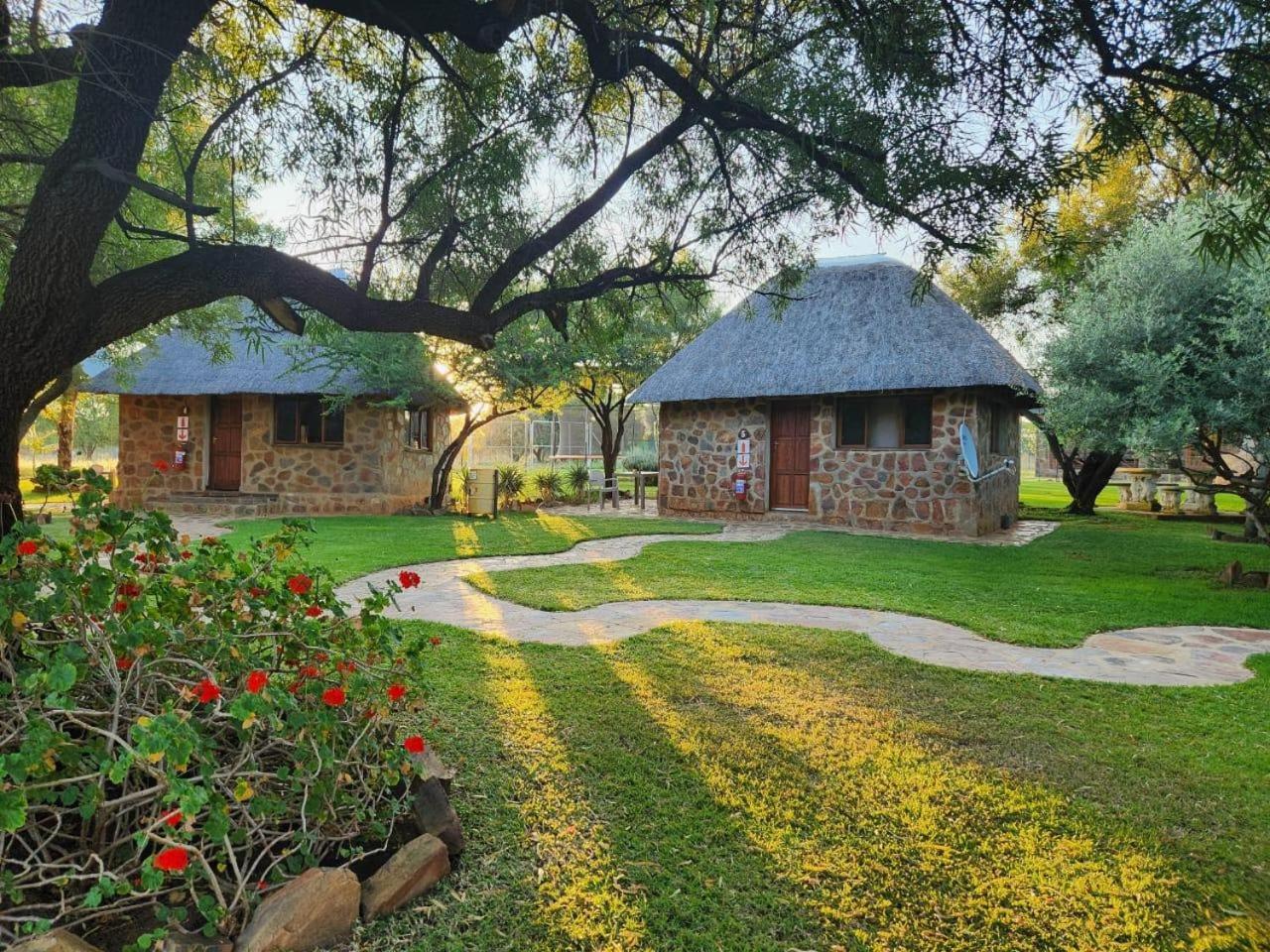 Rocking Giraffe Bush Lodge Groot-Marico Exterior photo